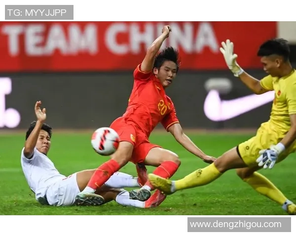 中国与越南足球队激战正酣谁能在亚洲赛场上笑到最后