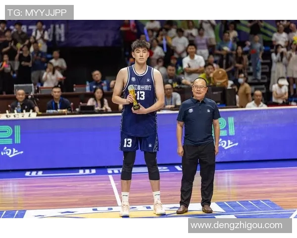 黄伟专访：从青涩少年到篮球传奇的成长之路回顾